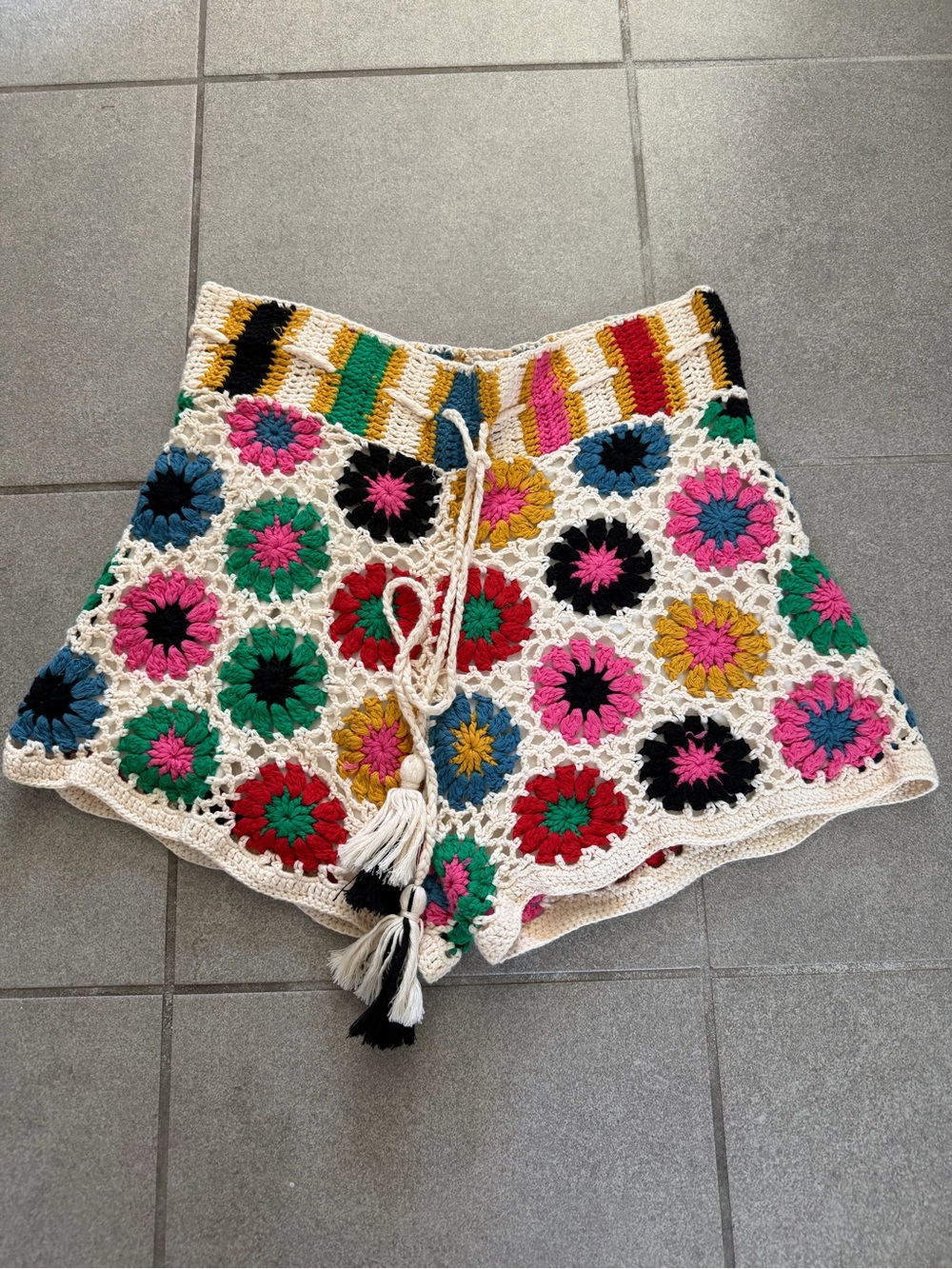 Farm Rio Crochet Floral Cream Multicolor Shorts (matching top available) s - Picture 2 of 5